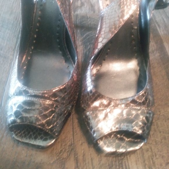 Metallic Snakeskin Peep Toe Sling-back Pumps - Picture 2 of 6